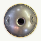 Opsilon Meditation Pan – Unterseite mit Gu-Öffnung